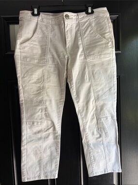 American Eagle Cropped White Utility stretchPatch Pocket Pants
